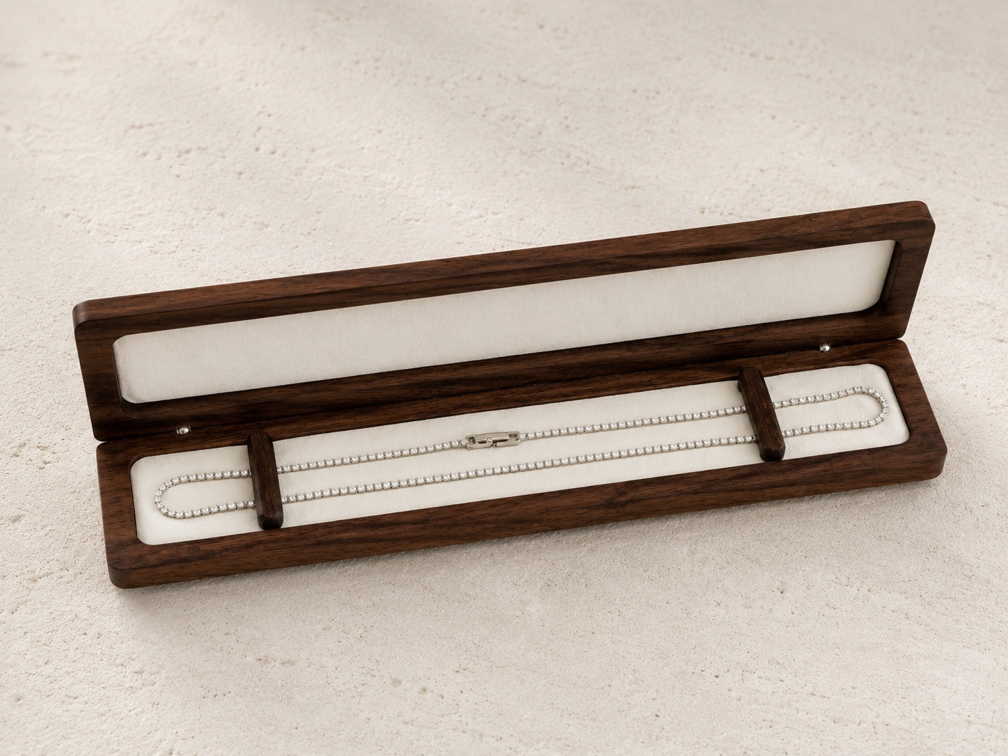 Walnut Necklace Beige Box