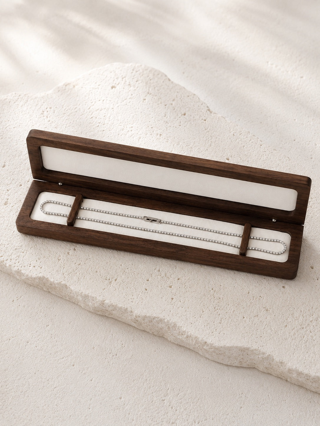 Walnut Necklace Beige Box