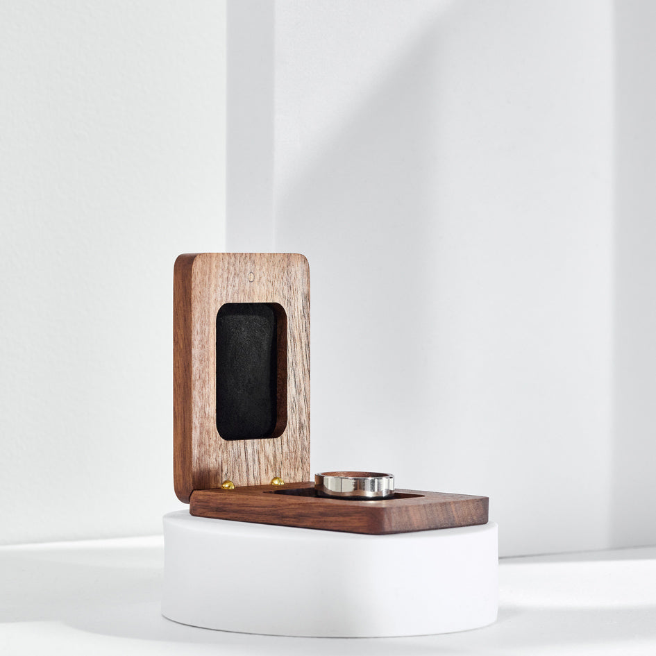 Walnut Single Band Ring Box