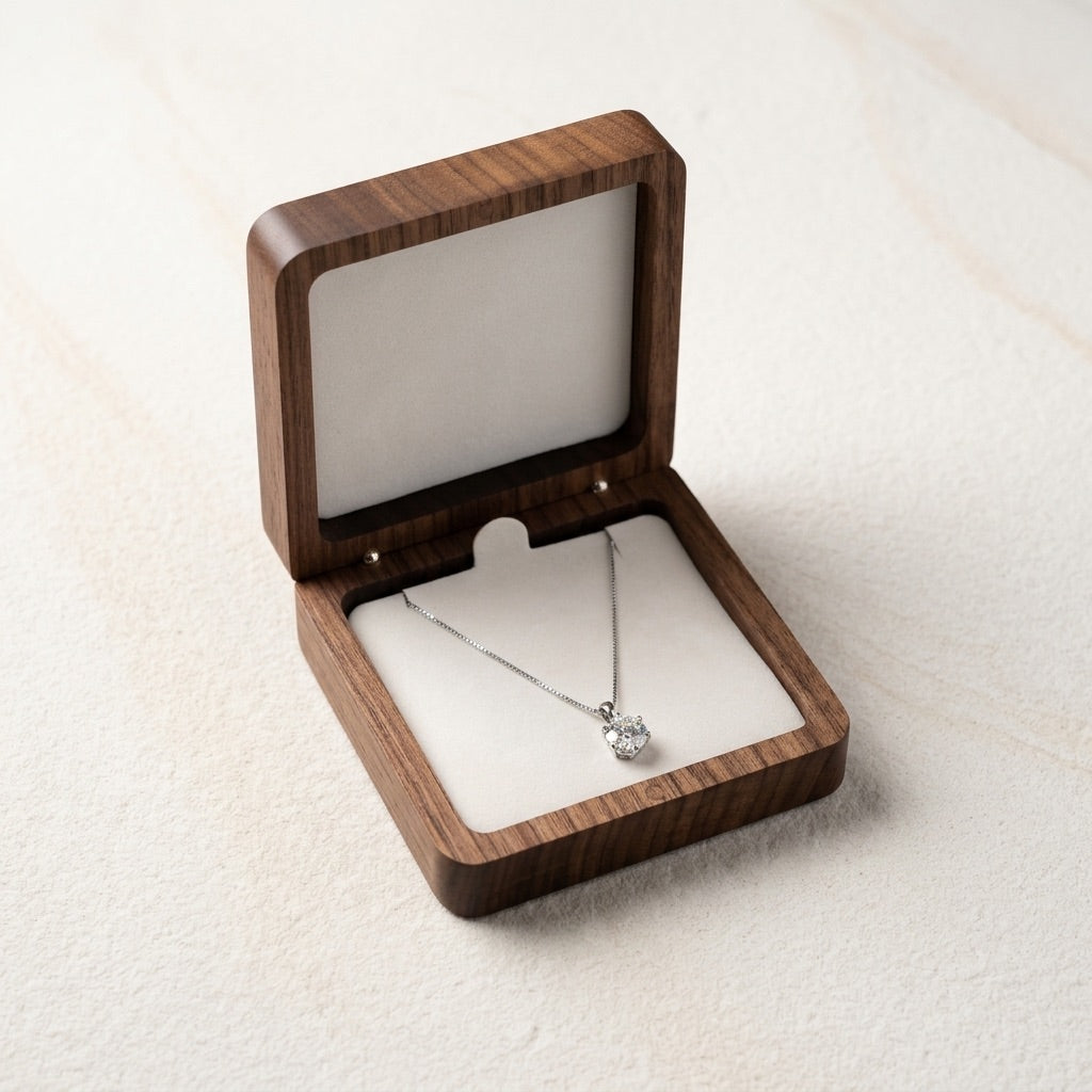 Large Walnut Necklace Beige Box